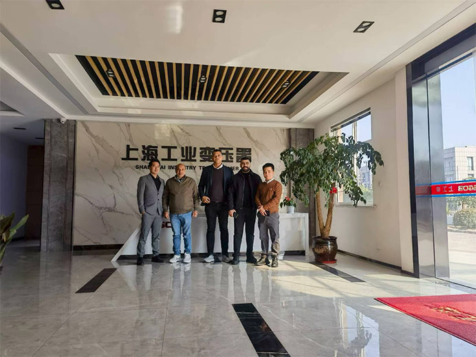 Hangat dan ikhlas mengalu -alukan pelanggan Mesir ke Bengkel Visitour secara fizikal!